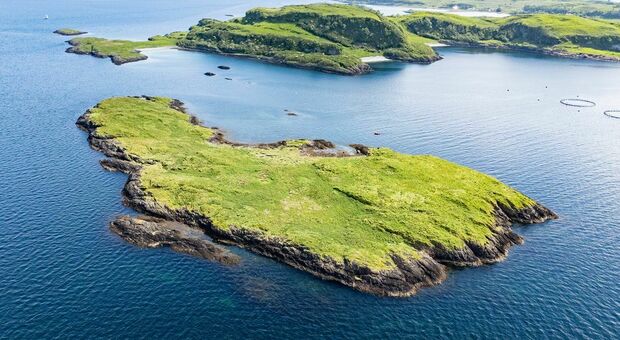 Isoletta scozzese disabitata in vendita per 150mila euro: dov'è e com'è Eilean Loch Oscair