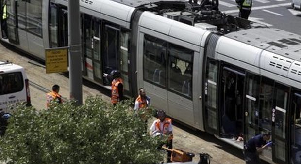 A Napoli la rivincita del tram: ripristino dei binari per Mergellina
