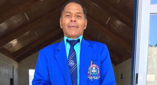 Tonga, l'incredibile storia falegname disabile sopravvissuto: «Sono stato portato da un'isola all'altra dallo Tsunami»