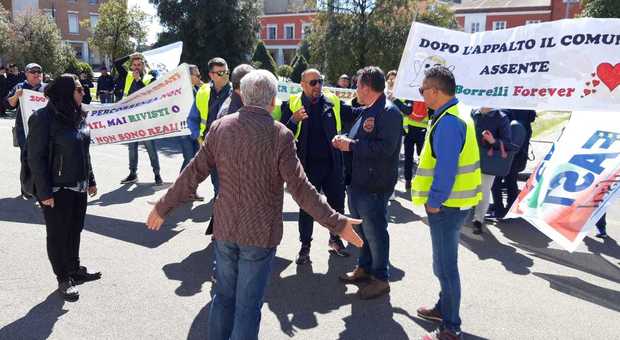 Sciopero trasporti a Latina, autisti protestano davanti al Comune