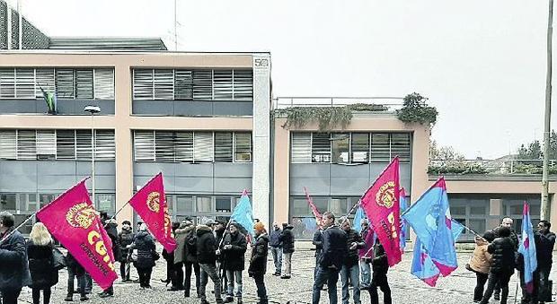 Delegati sindacali Lavinox a casa, «una provocazione»