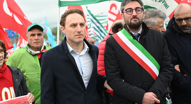 Piero De Luca (a sinistra) con il sindaco di Ariano Irpino Enrico Franza