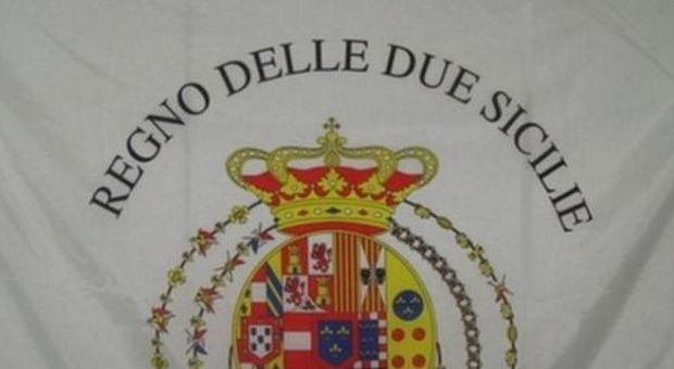 La denuncia: «Sequestrate bandiere del Regno delle due Sicilie durante la partita del Napoli»