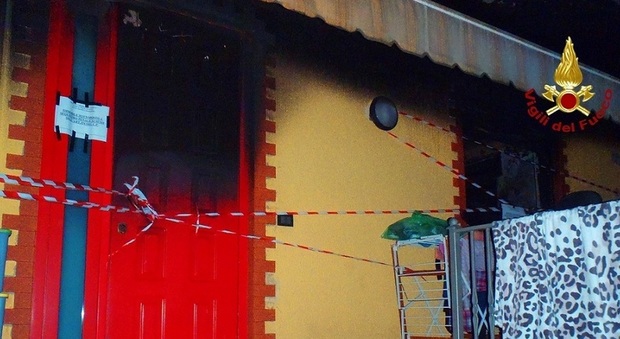 Scoppia un incendio in salotto: donna 58enne muore intossicata