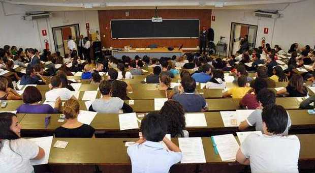 Prof universitari in rivolta contro i tagli: "Esami e lauree a rischio"