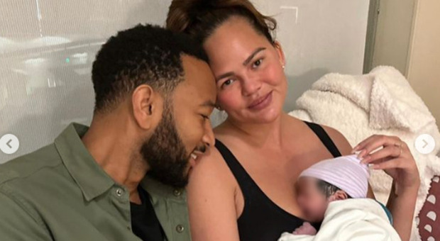 John Legend e Chrissy Teigen genitori per la quarta volta: il piccolo Wren Alexander nato da utero in affitto