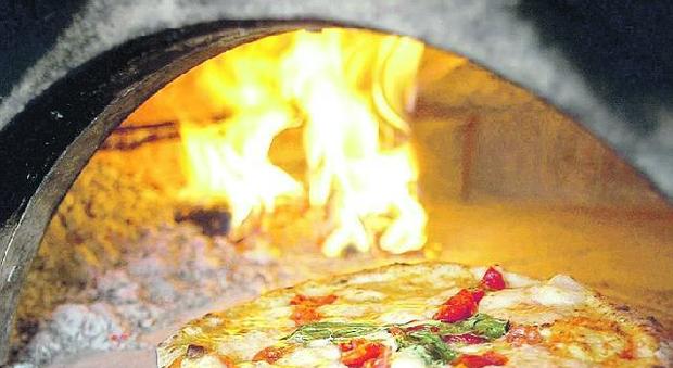 Blitz dei carabinieri nelle pizzerie legna fuorilegge in un locale su due