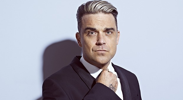 Robbie Williams ammette: «Troppo botox, non muovo più la fronte»