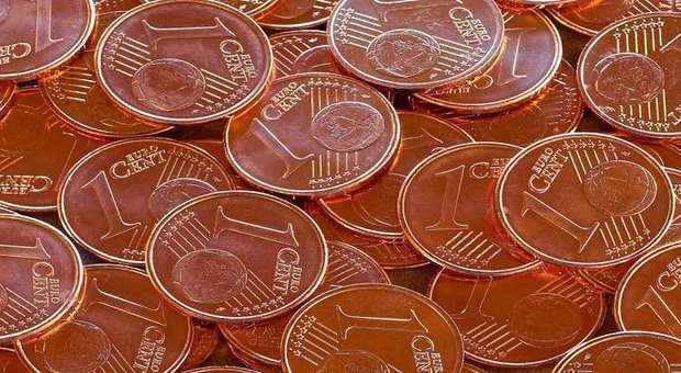 Manovra, addio alle monete da 1 e 2 cent: "Pagamenti arrotondati"