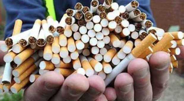 Contrabbando di sigarette: sequestrati 250 chili di "bionde" stipate nel bagagliaio
