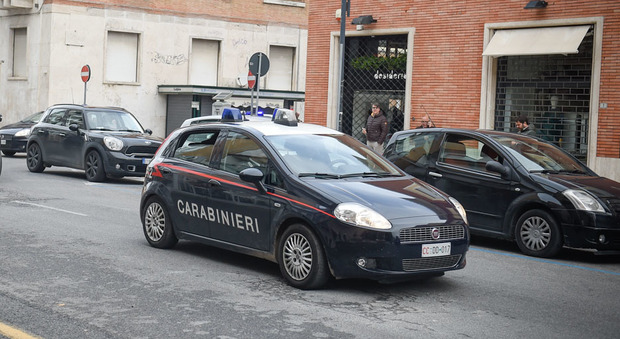 Picchia la sorella per 80 euro, uomo arrestato dai carabinieri al Circeo