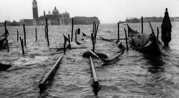 Alluvione del 4 novembre, 4 mostre di foto storiche e un contest