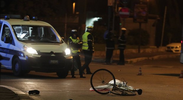 Roma, ciclista muore sul lungotevere travolto da un'auto