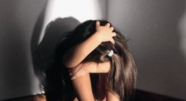 Quindicenne violentata dal fratello resta incinta: condannata