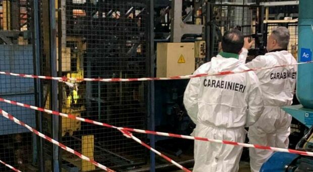 Stellantis, operaio di 52 anni muore schiacciato da un macchinario nella fabbrica di Avellino