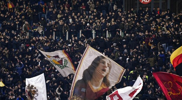 Fedayn, il ritorno allo stadio per Roma-Verona: gli applausi della curva dopo lo striscione bruciato a Belgrado
