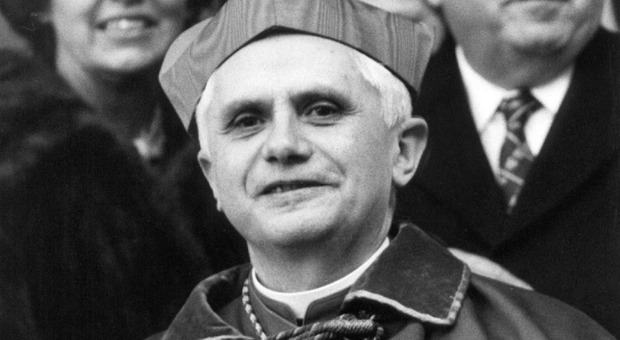 Pedofilia, 497 vittime di abusi nella diocesi di Monaco. Il rapporto: «Errori di Ratzinger in quattro casi». Lui si difende: «Non è vero»