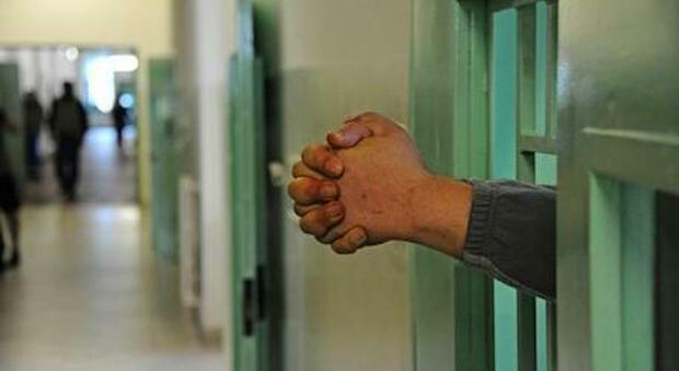 Uomo condannato a 1080 anni di carcere per aver stuprato la figlia della moglie 90 volte