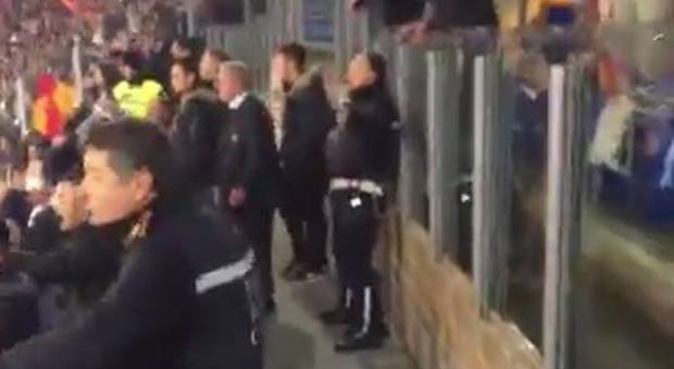 Derby, il vigile ultras esulta al gol della Roma: «Ma che siete venuti a fa'?»
