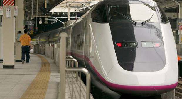 Giappone, il treno parte con 20 secondi di anticipo: le ferrovie chiedono scusa