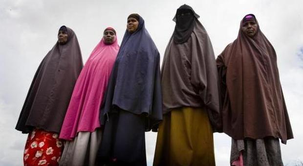 Somalia, lapidata a morte una donna: «Ha confessato di avere quattro uomini»