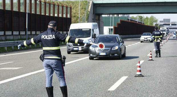 A piedi in autostrada, uomo travolto e ucciso dalle auto tra San Vittore e Cassino