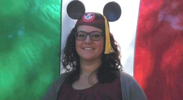 Giulia, 26 anni, durante una pausa del lavoro alla Disney