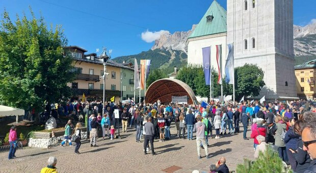La protesta a Cortina contro la pista da bob