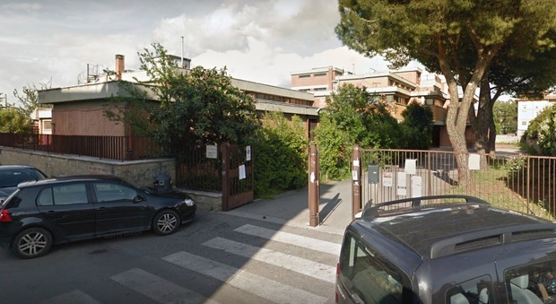 Roma, scabbia in una scuola materna a Giardinetti. Le mamme: «Niente lezioni finchè non interverranno»