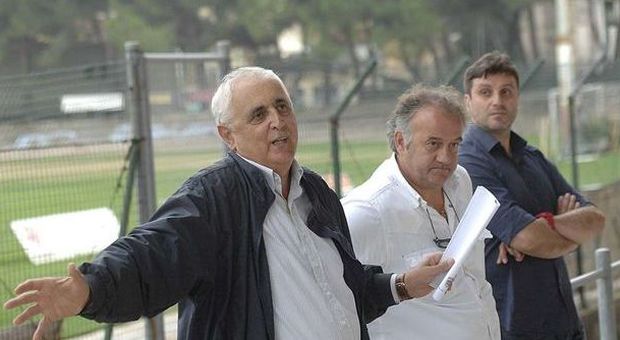 Il direttore Leandro Leonardi durante il confronto con i tifosi della Vis
