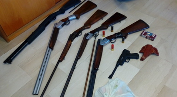 Fucili, pistole e munizioni rubate in una villa di Poggio Fidoni ritrovate in una cava vicina
