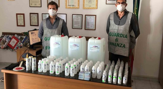 Coronavirus a Ischia, sequestrati 80 litri di falso gel disinfettante