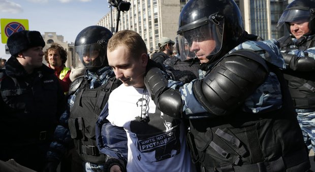 Russia, Navalny arrestato durante protesta anticorruzione. La folla grida: «Liberatelo»