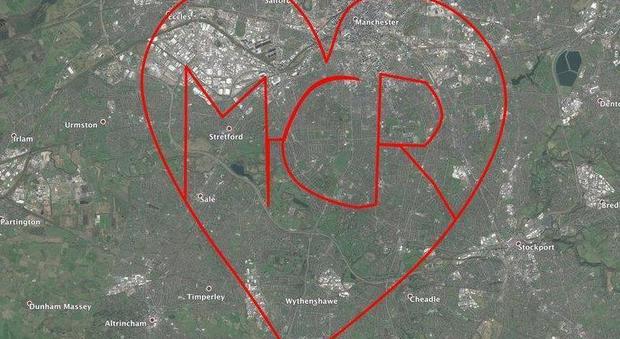 L'omaggio del maratoneta alle vittime di Manchester: una corsa a forma di cuore