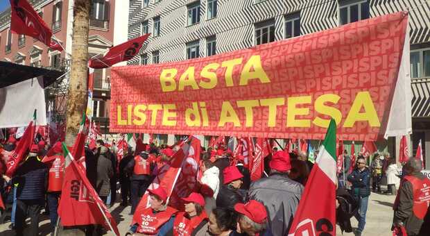 Sanità, manifestazione anti Meloni della Spi Cgil a Bari: «Privatizzarla è un'ingiustizia»