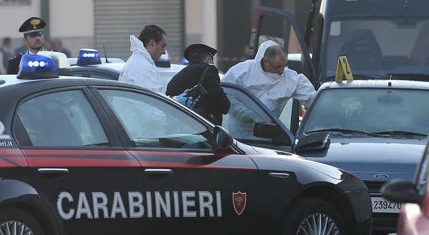 Uccide la moglie e va dai carabinieri: «L'ho strangolata»