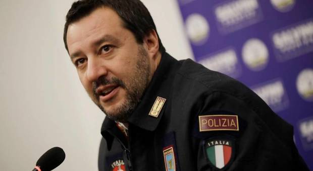 Salvini: in arrivo altri 100 agenti, Napoli diventerà «superquestura»