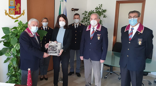 Associazione nazionale della Polizia di Stato, la sezione di Rieti dona il calendario 2021 al questore Di Lorenzo