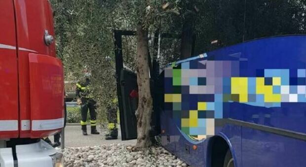 Verona, morto autista di scuolabus 59enne rimasto schiacciato nel tentativo di fermare il mezzo
