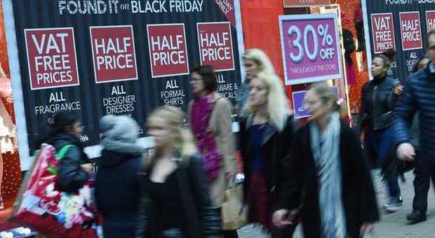 Black Friday, negli Usa è assalto ai centri commerciali per la giornata di saldi