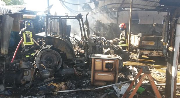 Volpago, incendio in un magazzino Paura per le abitazioni vicine