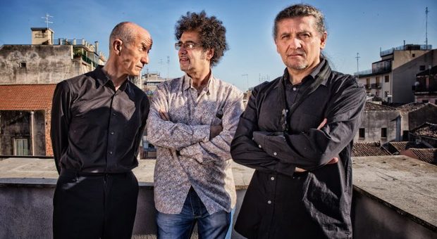 Peppe Servillo con Natalio Mangalavite e Javier Girotto