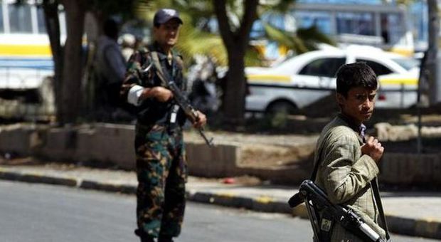 Yemen nel caos, presidente Hadi in fuga. L'Arabia Saudita schiera truppe al confine