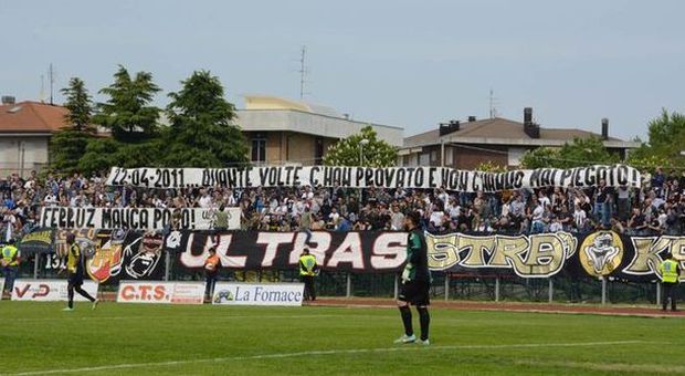 Ascoli-Ancona 2-1, Perez su rigore all'87' regala la vittoria nel derby ai bianconeri