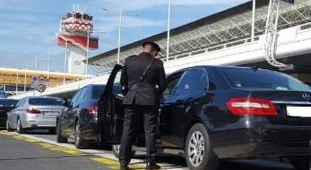Roma, blitz sui mini-van abusivi all'aeroporto di Fiumicino: identificate 100 persone