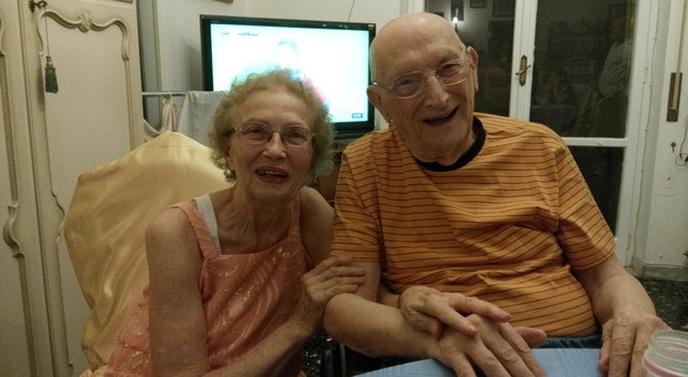 Napoli, la storia di Ugo e Anna: «Noi, quasi centenari ci amiamo da 76 anni grazie a una bomba»