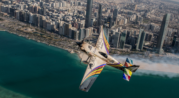 Red Bull Air Race, la nuova stagione parte da Abu Dhabi: spettacolo e acrobazie con i migliori piloti del mondo