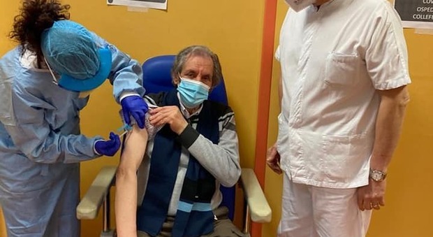 Vaccino Lazio, bonus ai medici per vaccinare gli over 80: fino a 900 euro per ogni dottore