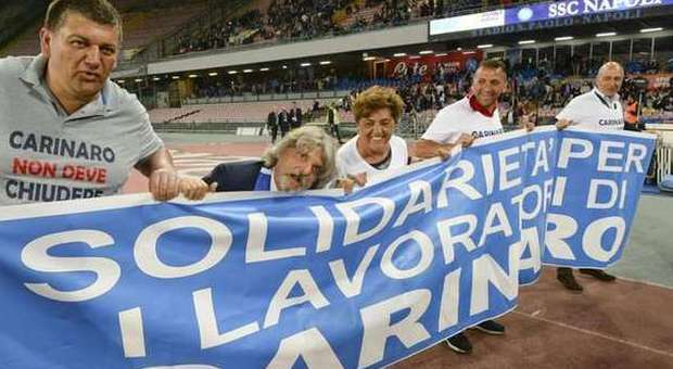 Napoli-Sampdoria, giro di campo al San Paolo per i lavoratori Whirlpool