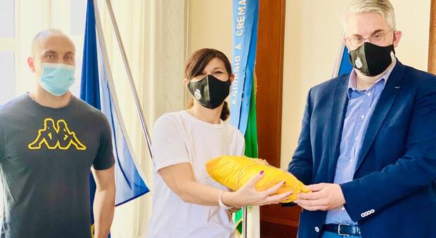 Le mascherine realizzate dai disabili psichici in dono alla polizia municipale di San Giorgio
